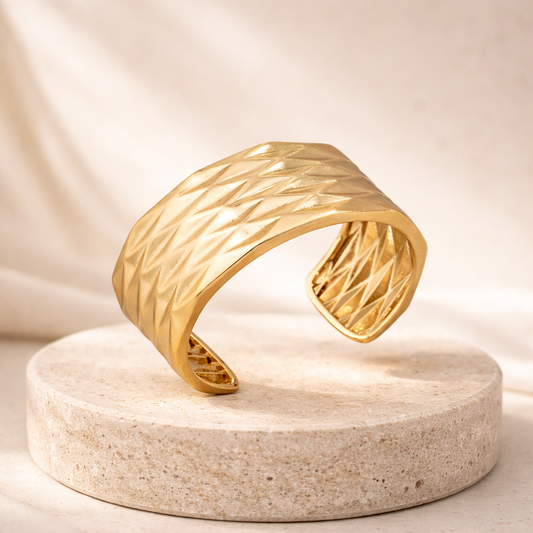 Iguaçu Cuff | Textured 18k Gold-Plated Statement Bracelet