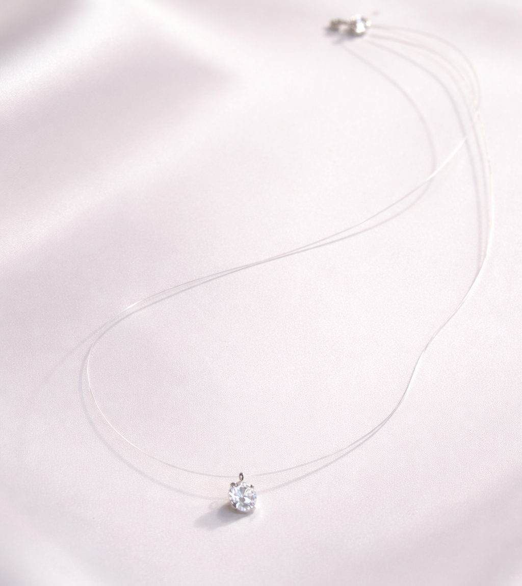 Light and delicate Zirconia Necklace 