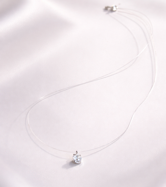 Light and delicate Zirconia Necklace 